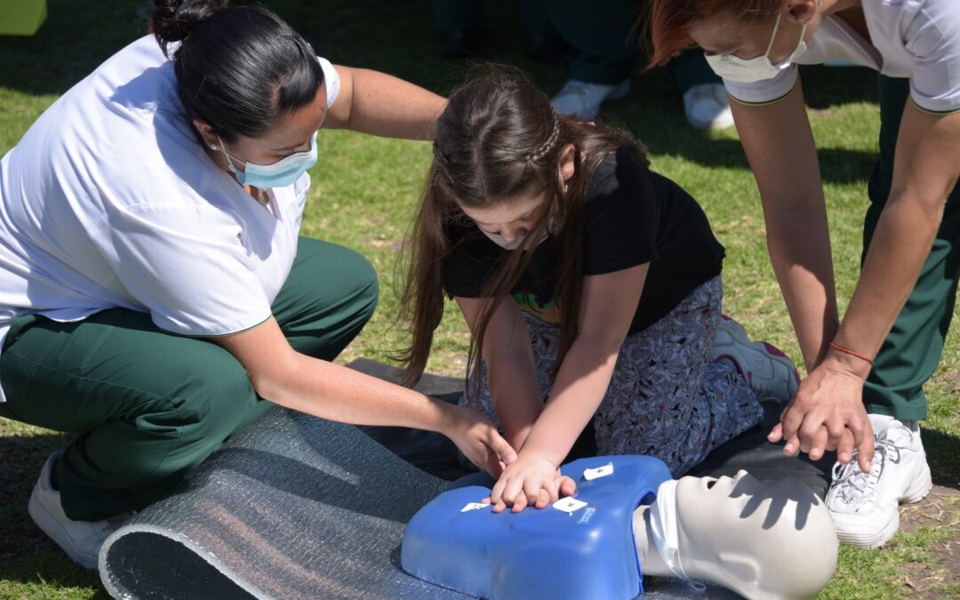 ¡TUS MANOS PUEDEN SALVAR VIDAS!: APRENDÉ RCP EN LOS CENTROS DE DESARROLLO SOCIAL DE ITUZAINGO 
