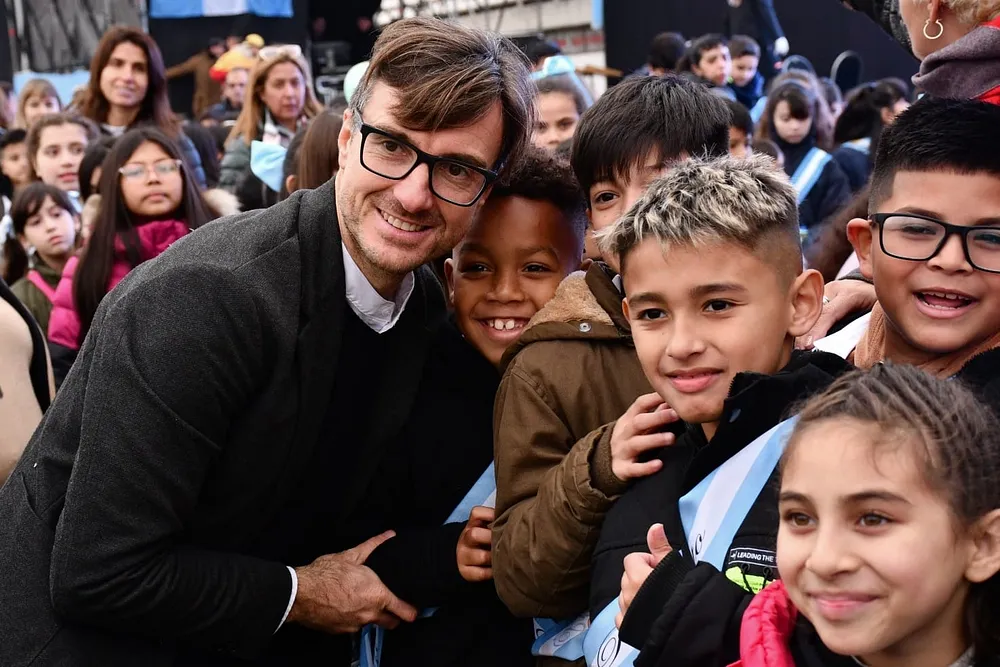 4500 alumnos y alumnas de Morón prometieron fidelidad a la Bandera Argentina