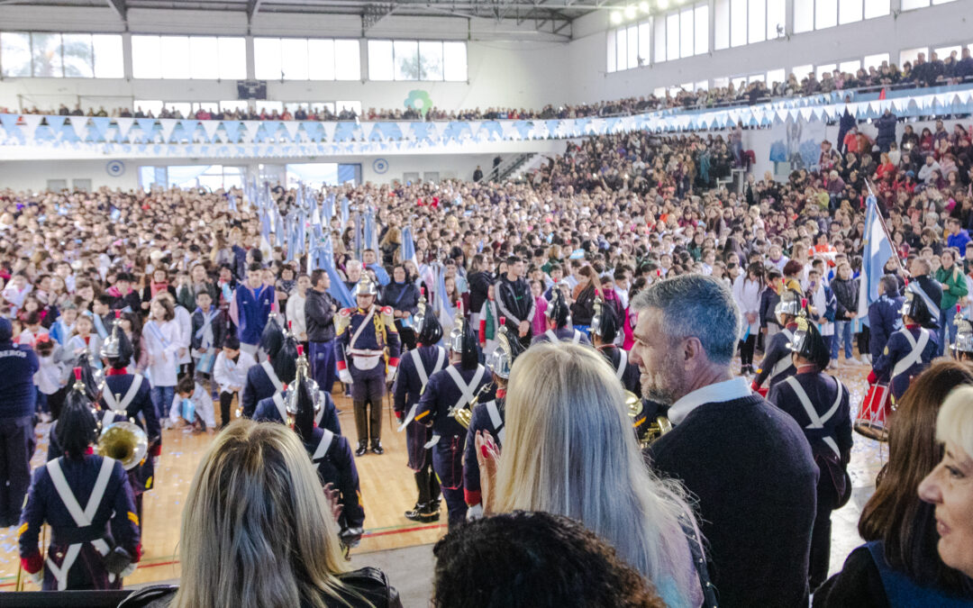 Hurlingham: Zabaleta tomó la promesa de lealtad a la bandera a más de dos mil alumnos de 4to grado de escuelas del distrito