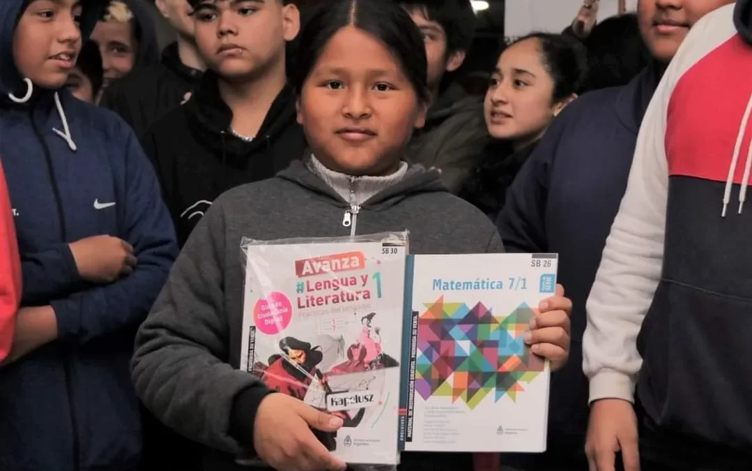 La Escuela Nº 11 América Libre recibió «Libros para Aprender»