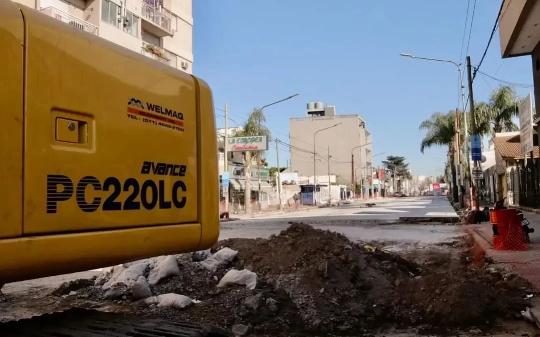 MORON: Continúan las obras de repavimentación y reconstrucción de veredas en la Av. Perón