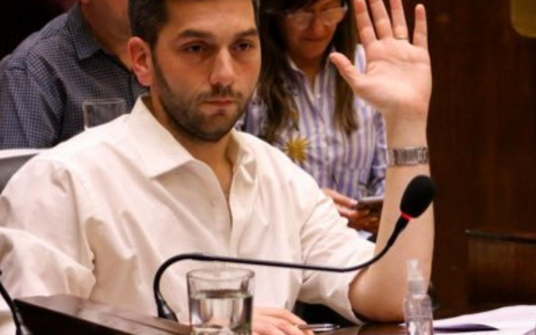 @claudiofaro: » Vislumbro el futuro político en Morón con @leaugartemendia Intendente y poniendo en agenda las prioridades de los vecinos y vecinas de nuestro distrito»