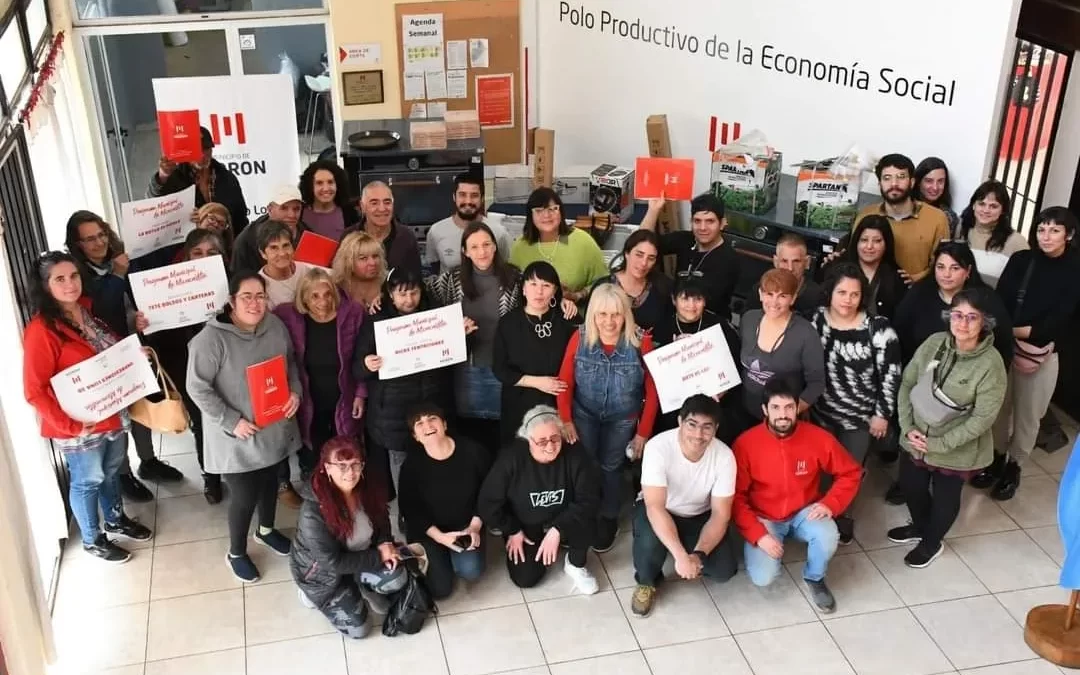 MORÓN: Entrega de máquinas, herramientas y microcréditos en apoyo a la economía social y popular