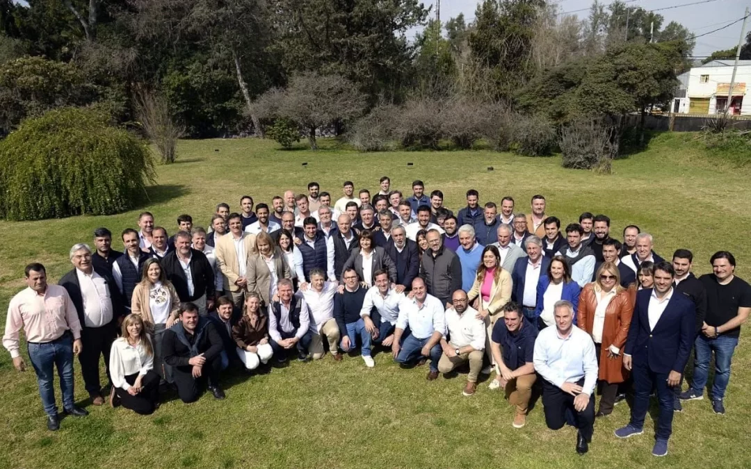 LA CANDIDATA A PRESIDENTE, PATRICIA BULLRICH, REUNIÓ A 500 CANDIDATOS A INTENDENTES E INTENDENTES DE TODO EL PAÍS Y LOS IMPULSÓ A SEGUIR TRABAJANDO JUNTOS, LLEVANDO ADELANTE UNA CAMPAÑA AUSTERA