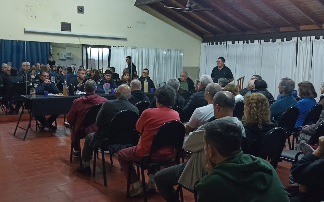 CASTELAR: SE LLEVÓ A CABO LA REUNION ABIERTA DE SEGURIDAD CON IMPORTANTE PARTICIPACION DE LOS VECINOS
