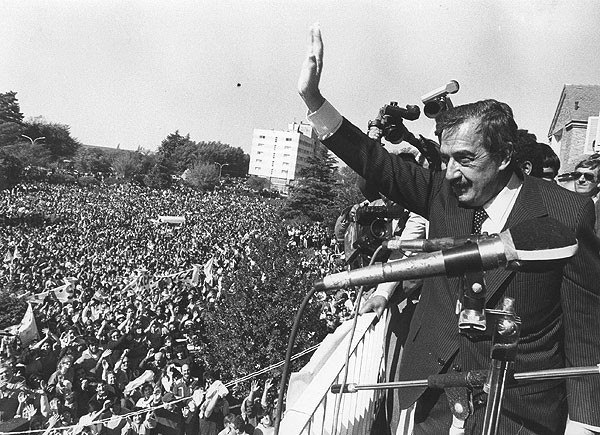 Un día como hoy hace 40 Años Raúl Alfonsín Triunfaba en las elecciones