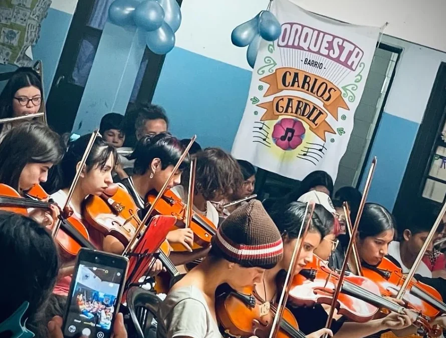CONCIERTO DE LA ORQUESTA BARRIO CARLOS GARDEL EN LA ESCUELA 109 DE EL PALOMAR
