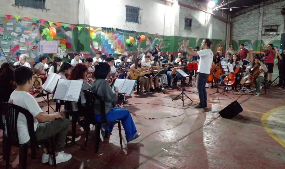 MORÓN : La Orquesta Folclórica Infanto Juvenil de Morón sur cumple 17 años!