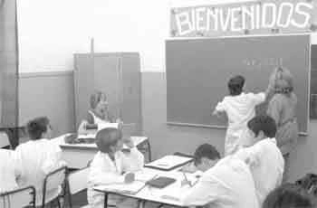 1 de noviembre: Se implementa «El Guardapolvo Blanco»