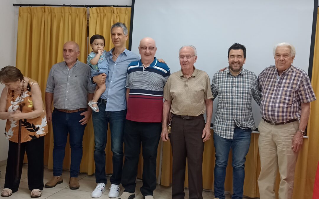 CASTELAR: EMOTIVO HOMENAJE A COMERCIANTES DE CASTELAR POR SU DESTACADA TRAYECTORIA COMERCIAL