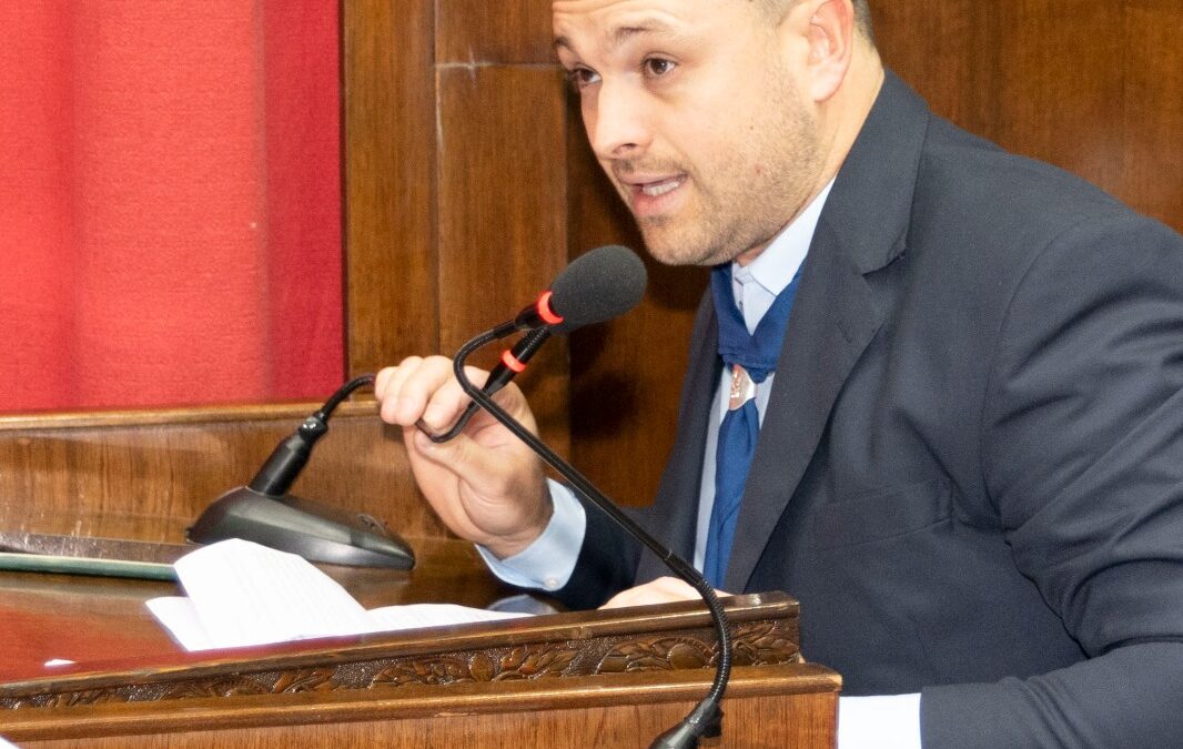 @colonnaadrian : » Hoy el pueblo nos dió la responsabilidad y el lugar de ser un bloque opositor, y nuestra conducción nacional, dejó en claro que seremos una oposición seria, responsable, defensora de los intereses y necesidades de nuestro pueblo.»