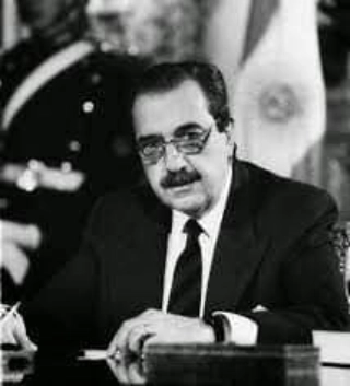 13 DE DICIEMBRE: RAÚL ALFONSÍN FIRMA EL JUICIO A LAS JUNTAS MILITARES