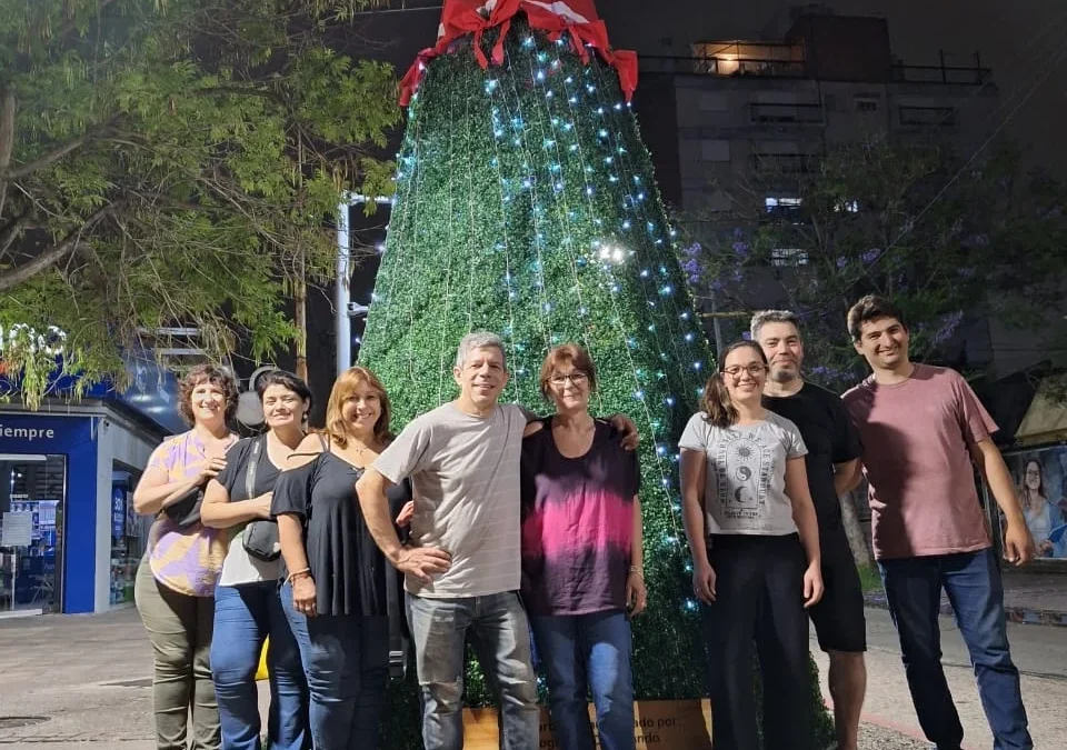 CASTELAR: LUMINOSO ARBOL NAVIDEÑO Y MUCHOS SORTEOS Y REGALOS!