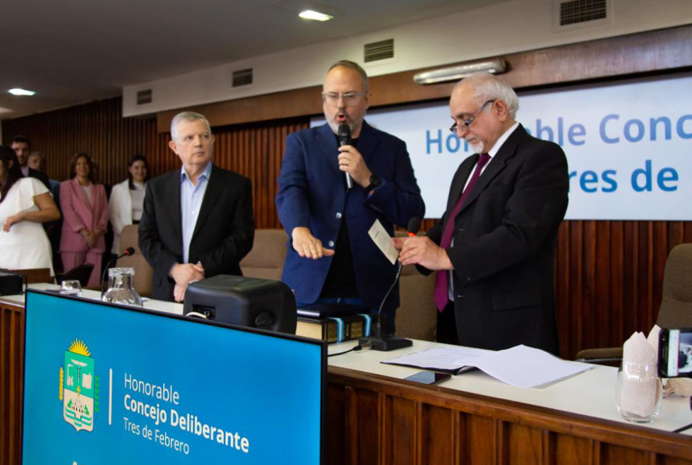 TRES DE FEBRERO: DIEGO VALENZUELA JURÓ Y REASUMIÓ COMO INTENDENTE DEL DISTRITO