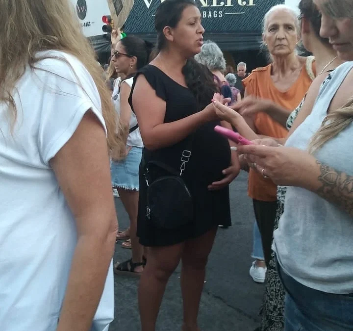@dany_dec89: » «La pérdida de María Lucrecia Arias nos ha conmovido a todos. No podemos permitir más que hechos tan lamentables sigan ocurriendo en nuestras calles. Es necesario que las autoridades tomen medidas urgentes, eficientes, efectivas y decisión política para garantizar la seguridad de cada vecino de Morón»