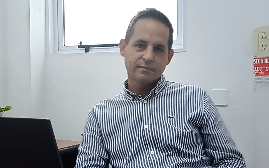 @mar_spina_1972 : » En este difícil contexto nacional, las expectativas personales y de la Secretaria, es seguir generando un gobierno a puertas abiertas, un gobierno que intenta dar respuestas, y si no las puede dar, que dé las razones del porqué.»