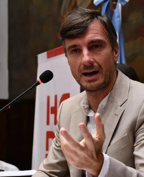 Lucas Ghi: “A pesar del ajuste brutal que lleva adelante el Gobierno nacional, el Estado local no va a mirar para otro lado. Es nuestra responsabilidad garantizar derechos y corregir las asimetrías que se producen indefectiblemente cuando los destinos del pueblo pretenden dejarse en manos del mercado”