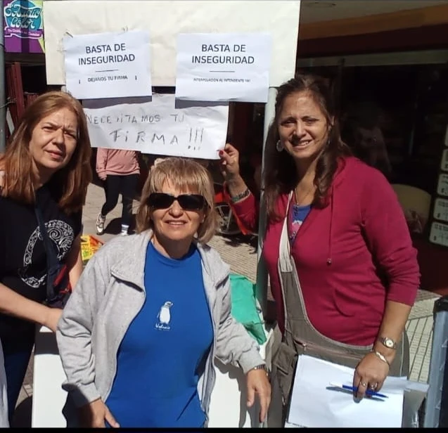 MORÓN: SEGURIDAD: VECINOS AUTOCONVOCADOS JUNTAN FIRMAS PARA EXIGIR AL HONORABLE CONCEJO DELIBERANTE, LA INTERPELACIÓN AL INTENDENTE DE MORON, LUCAS GHI