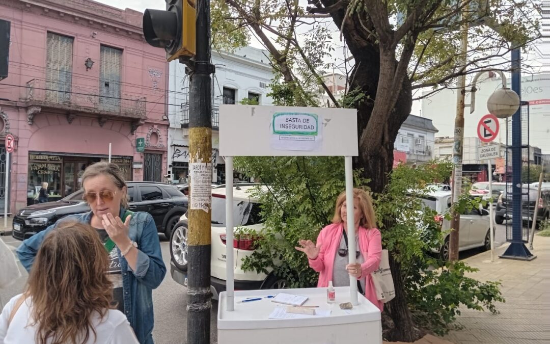 SEGURIDAD : CASTELAR Y HAEDO: VECINOS AUTOCONVOCADOS JUNTAN FIRMAS PARA INTERPELAR AL INTENDENTE DE MORÓN, LUCAS GHI