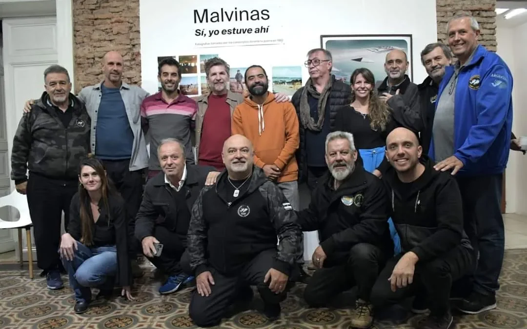 MORÓN: MUESTRA VISUAL SOBRE MALVINAS 🇦🇷 EN EL CENTRO PARACONE