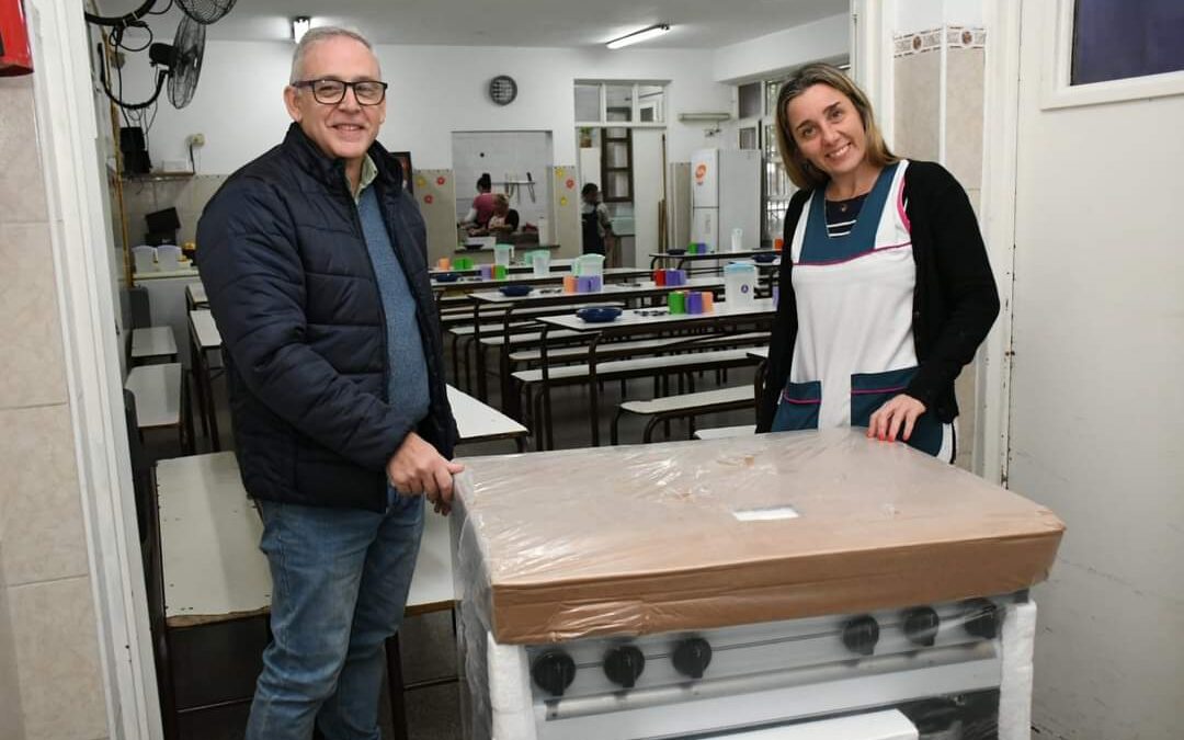 Morón: Se entregaron equipamientos a 40 Escuelas Públicas