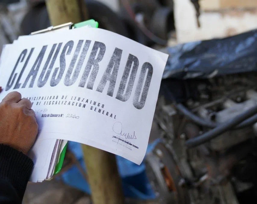 ITUZAINGÓ: EL MUNICIPIO REALIZÓ LA CLAUSURA DE  2 TALLERES MECÁNICOS POR DENUNCIAS ANÓNIMAS DE VECINOS