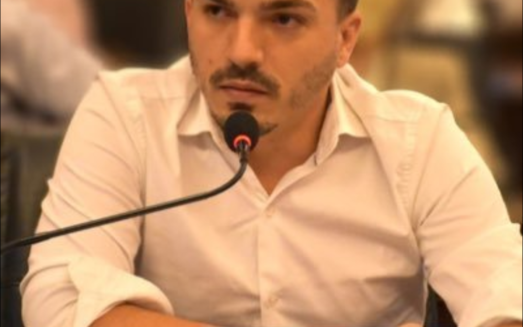 @franciscomonesruiz : «Así manejo tu plata el intendente Lucas Ghi @munidemoron. Priorizó sus gastos políticos, pero en SEGURIDAD invirtió sólo el 5.5 % del presupuesto…»