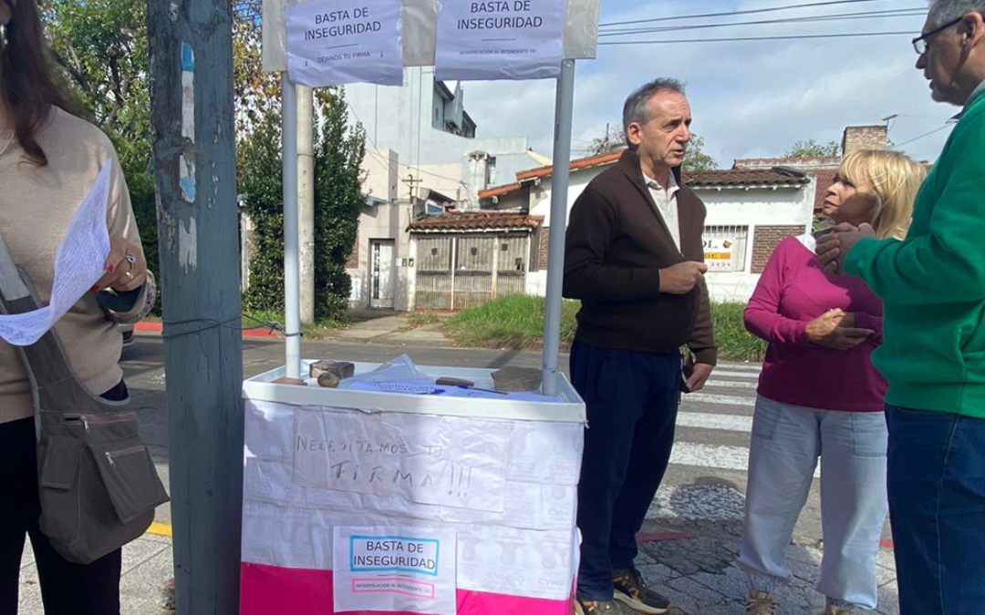 SEGURIDAD: VECINOS DEL DISTRITO JUNTAN FIRMAS PARA SOLICITAR » MAS SEGURIDAD»