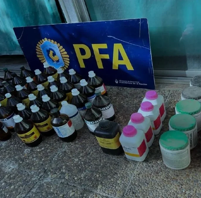 OPERATIVO BREAKING BAD: PFA INCAUTÓ MÁS DE 35 LITROS DE PRECURSORES QUÍMICOS EN PADUA
