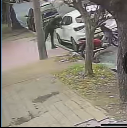 CASTELAR: ASI TAMBIÉN ROBAN LAS RUEDAS DE LOS AUTOS DE LOS VECINOS Y VECINAS DEL BARRIO