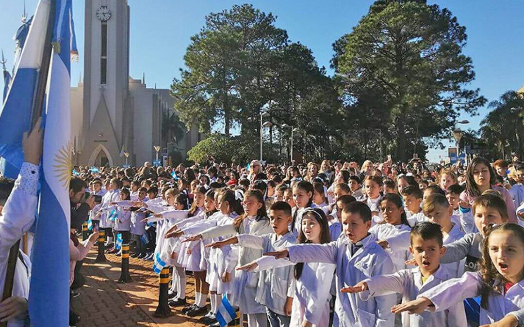 MORÓN: ESTUDIANTES DE CUARTO GRADO REALIZARÁN LA PROMESA DE FIDELIDAD A LA BANDERA NACIONAL EN EL ESTADIO » NUEVO FRANCISCO URBANO DEL DEPORTIVO MORON «