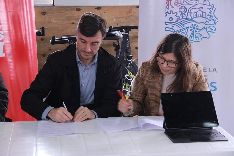 MORÓN: FIRMA DE CONVENIO PARA MEJORAR LA GESTION MUNICIPAL