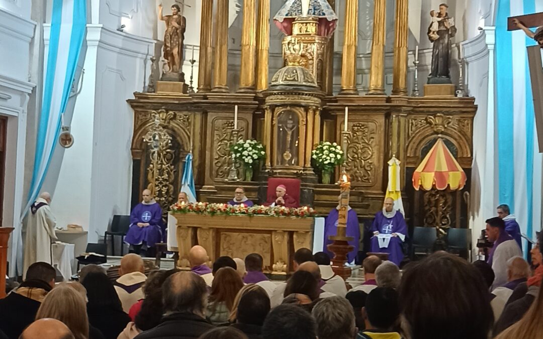 MORÓN: MULTITUDINARIA DESPEDIDA AL MONSEÑOR RAÚL TROTZ EN LA CATEDRAL DE MORÓN
