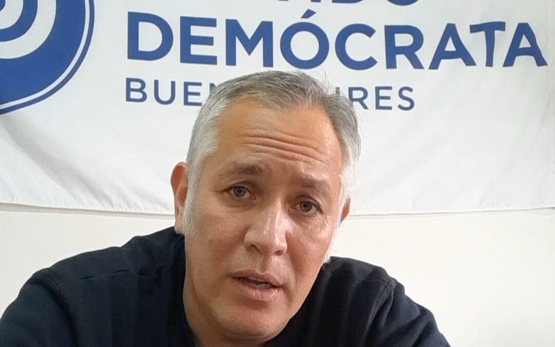 @drarielaguilera: » Desconozco en qué carácter participa @martin.sabbatella de los temas de seguridad del @munidemoron, porque como presidente del @comirecpba debería estar dedicado a las acciones vinculadas a la Cuenca del Río Reconquista. Creo que la intención es la de hacer política contra el gobierno nacional…»