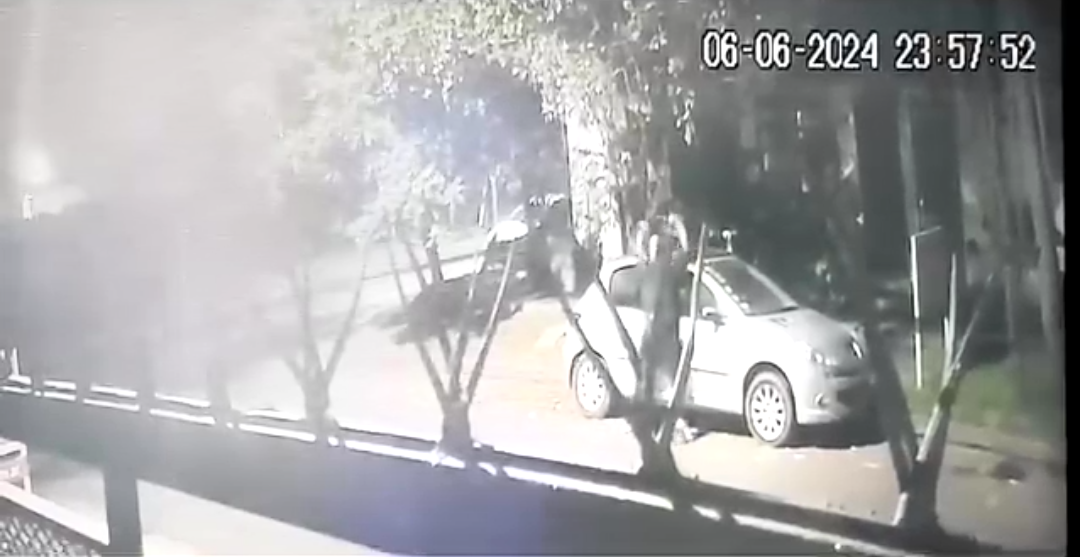 CASTELAR: CONTINÚAN LOS HECHOS DE INSEGURIDAD EN CASTELAR: ESTA VEZ, EL TECHO CORREDIZO DEL AUTO!