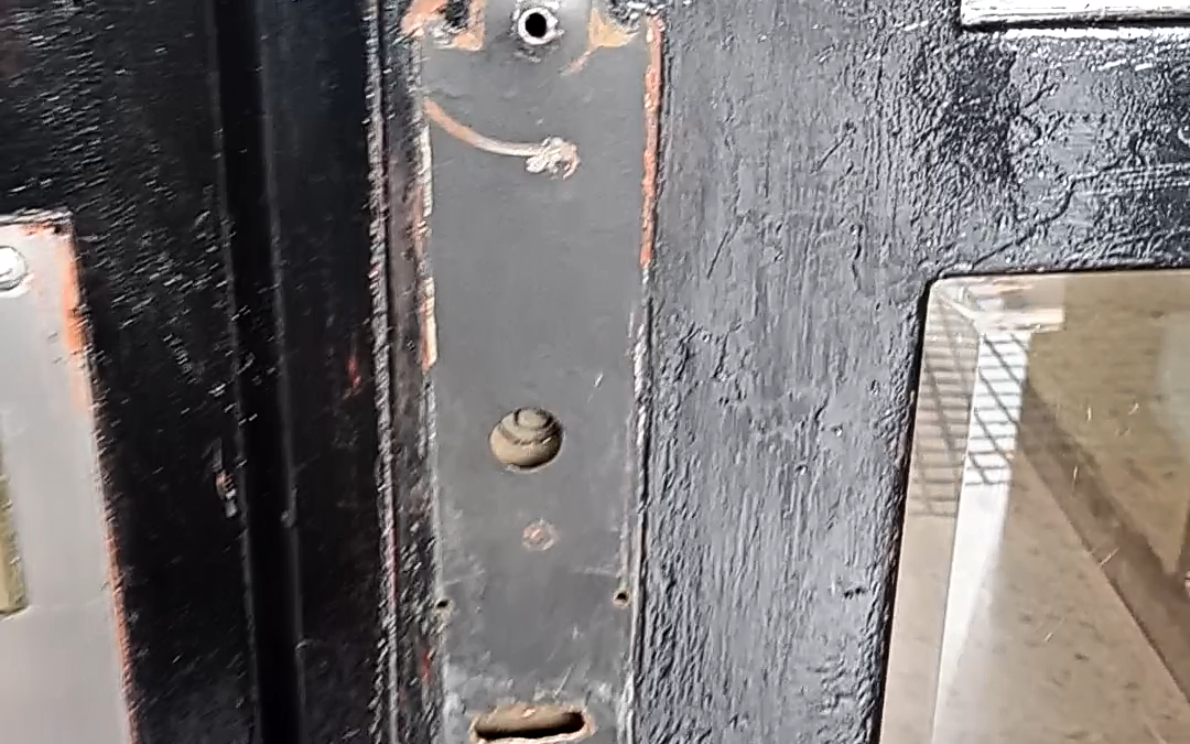 INSEGURIDAD: ROBO DE PICAPORTE DE EDIFICIO CÉNTRICO DE MORÓN