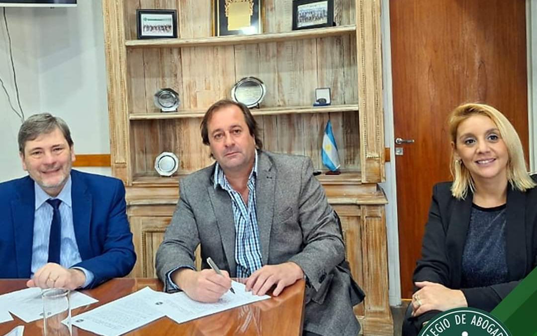 MORÓN: FIRMA DE CONVENIOS ENTRE EL COLEGIO DE ABOGADOS DE MORÓN Y LA UNIVERSIDAD NACIONAL DEL OESTE