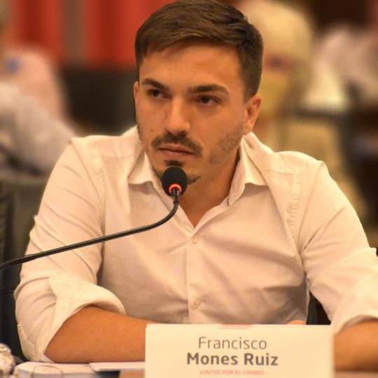 @franciscomonesruiz : » No podemos permitir que en pleno centro de Morón, a media cuadra del @munidemoron se autorice algo así, sin que pase por el HONORABLE CONCEJO DELIBERANTE, mientras que a la mayoria de los comerciantes y vecinos se le pide hasta la última » coma» del Código de Ordenamiento Urbano….»