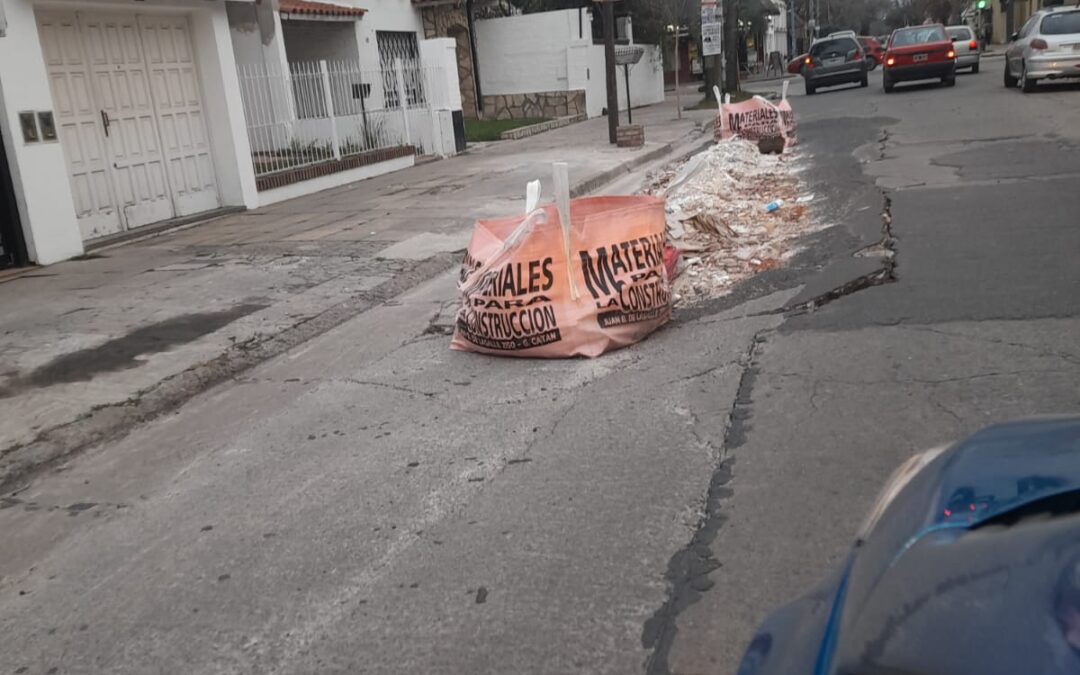 ESPACIO DEL VECINO :   HAEDO: VECINOS RECLAMAN EL URGENTE ARREGLO DE LA CALLE