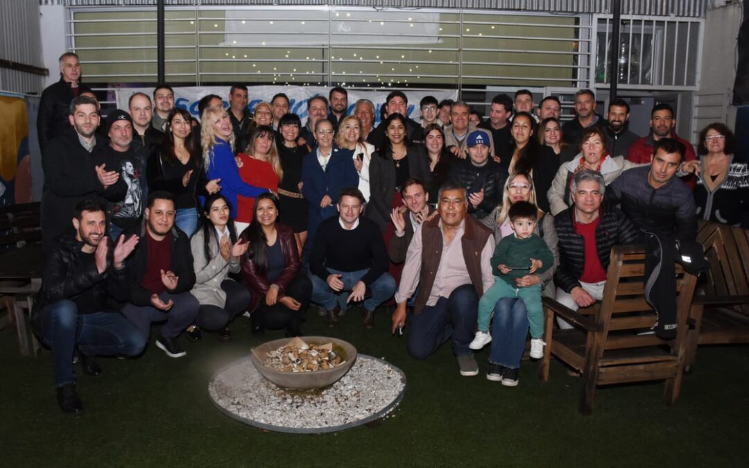 AEROPUERTO DE EL PALOMAR :   @gusdehezaok » Señor presidente: Reciba a la » Asociacion Banquemos al Aeropuerto»!. Los argentinos queremos trabajo y este aeropuerto lo genero por 2 años…»