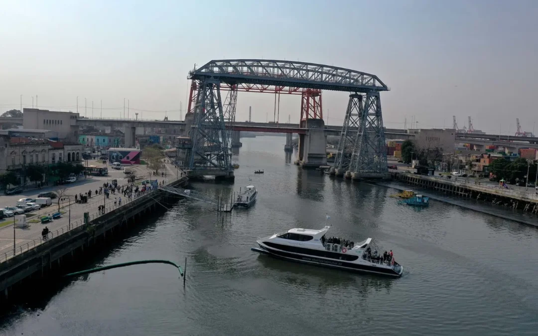 Después de 13 años de prohibición, se vuelve a navegar en el Riachuelo