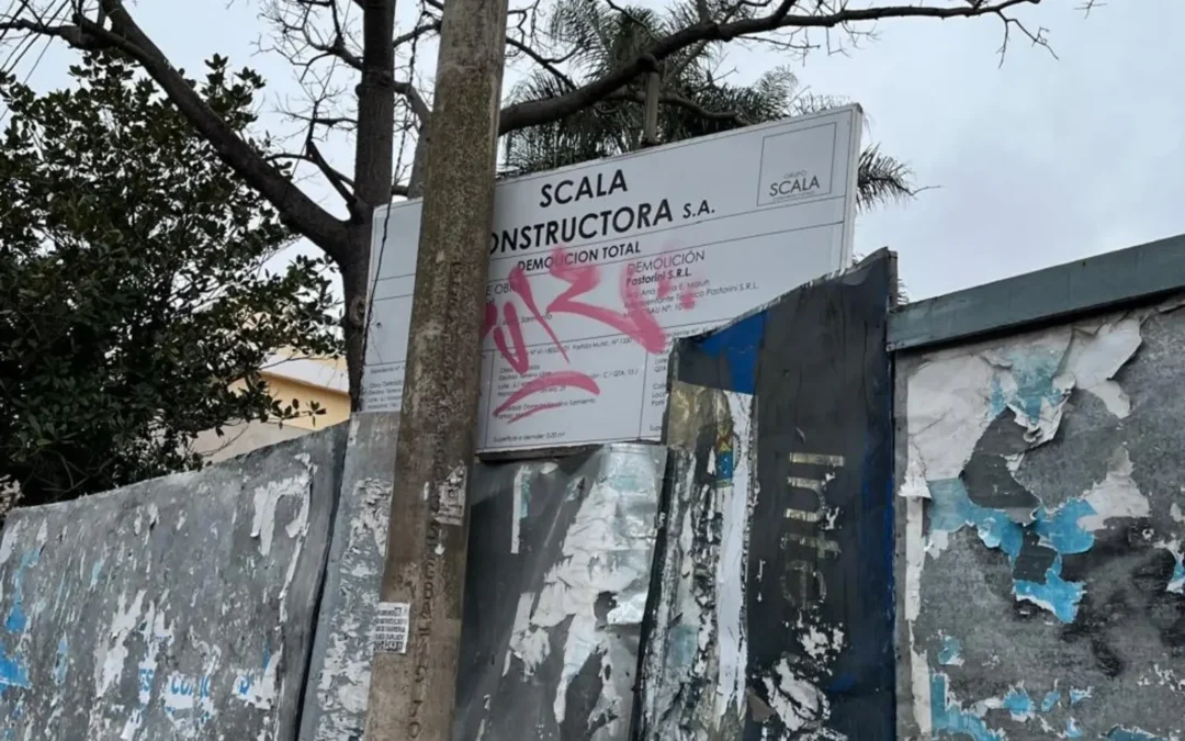 VILLA SARMIENTO: VECINOS AUTOCONVOCADOS SE OPONEN A LA CONSTRUCCIÓN DE VIVIENDAS MULTIFAMILIAR DEL»GRUPO SCALA» FRENTE AL COLEGIO WARD: QUIEREN CONSTRUIR 25 DEPARTAMENTOS DÓNDE SÓLO SE PUEDEN CONSTRUIR 5