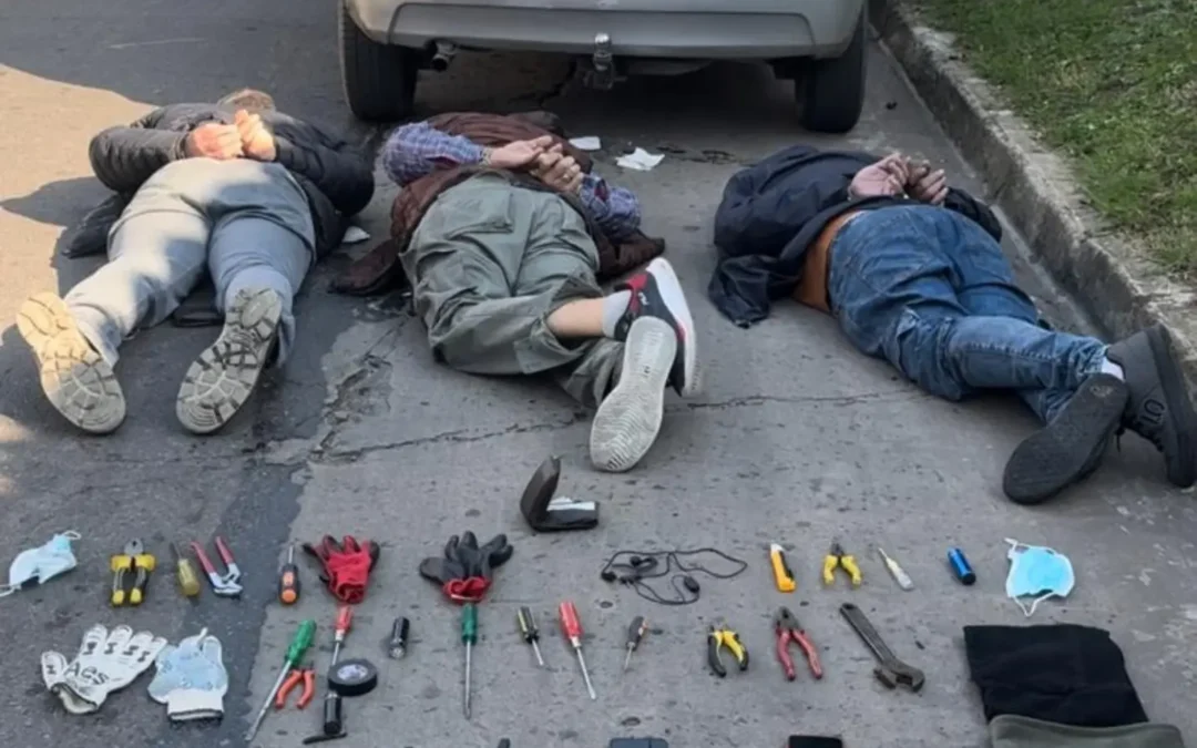 CASTELAR: TRAS UN IMPORTANTE OPERATIVO, DETIENEN A LOS » FALSOS OPERARIOS DE EDENOR «