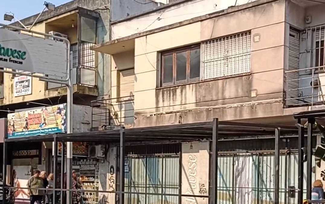 MORÓN: DECKS GASTRONÓMICOS: NUEVOS «DECKS» SOBRE LA CALLE SIN LA AUTORIZACIÓN DEL HCD DE MORON