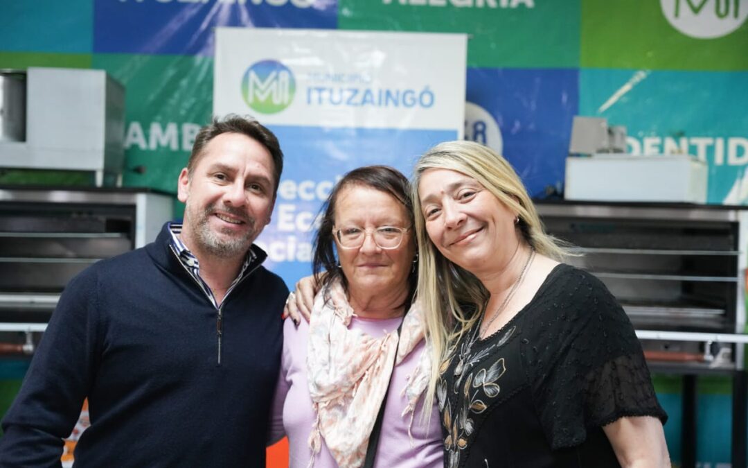 ITUZAINGÓ: PABLO DESCALZO ENTREGÓ MAQUINARIAS Y HERRAMIENTAS A EMPRENDEDORES LOCALES