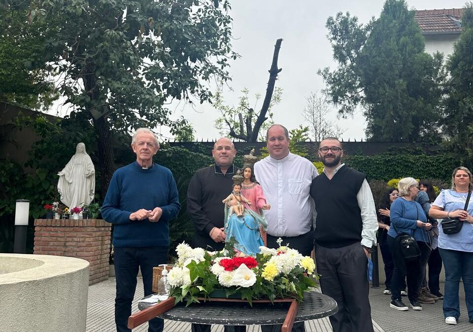 CASTELAR: CON UNA EMOTIVA E IMPORTANTE PARTICIPACIÓN DE LA GENTE, SE LLEVÓ A CABO LA PROCESIÓN EN CONMEMORACIÓN DE LA CELEBRACIÓN DE LA FIESTA PATRONAL DE LA VIRGEN DE POMPEYA