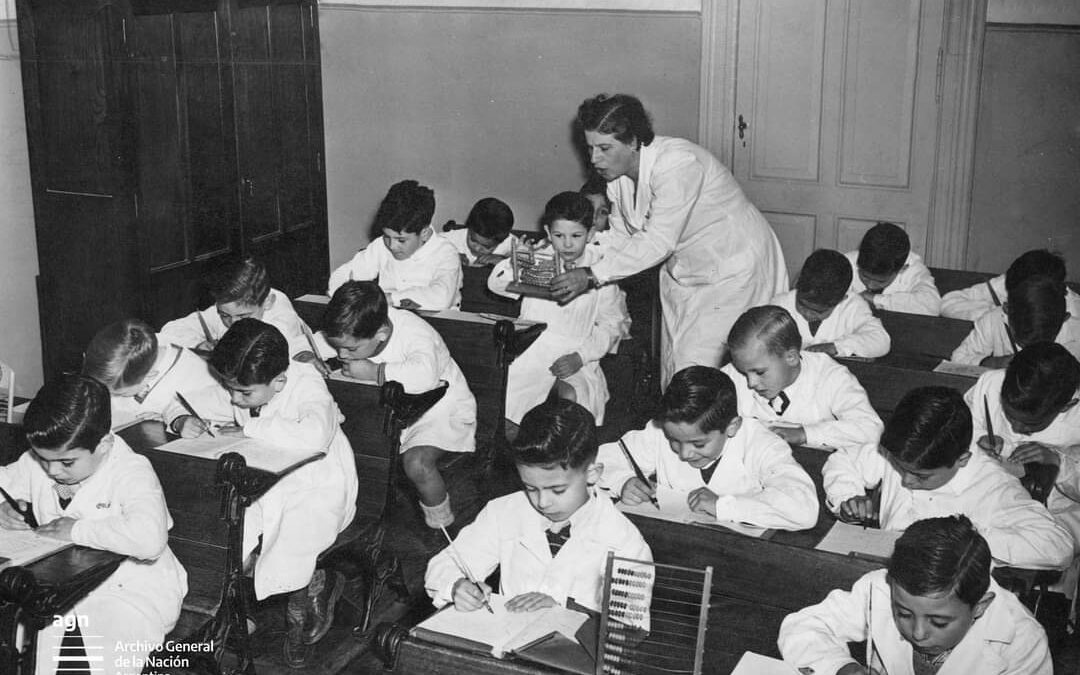 Recordando la implementación del «El Guardapolvo Blanco en las escuelas».