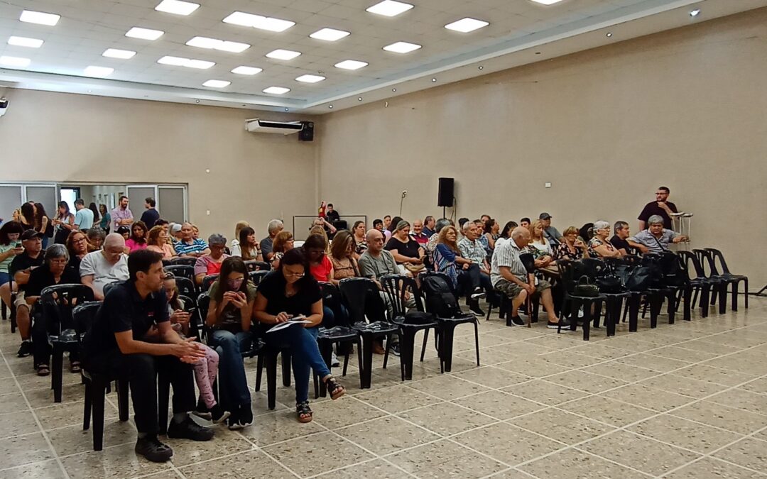MORÓN: AHORA: SE ESTÁN ENTREGANDO 99 ESCRITURAS A VECINOS Y VECINAS
