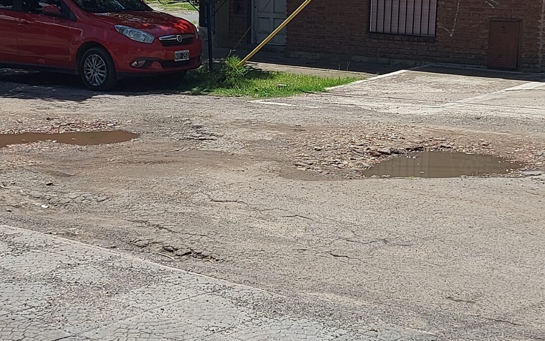 EL ESPACIO DEL VECINO :  CASTELAR: HACE 8 AÑOS QUE VIENEN RECLAMANDO EL ASFALTO DE SUS CALLES