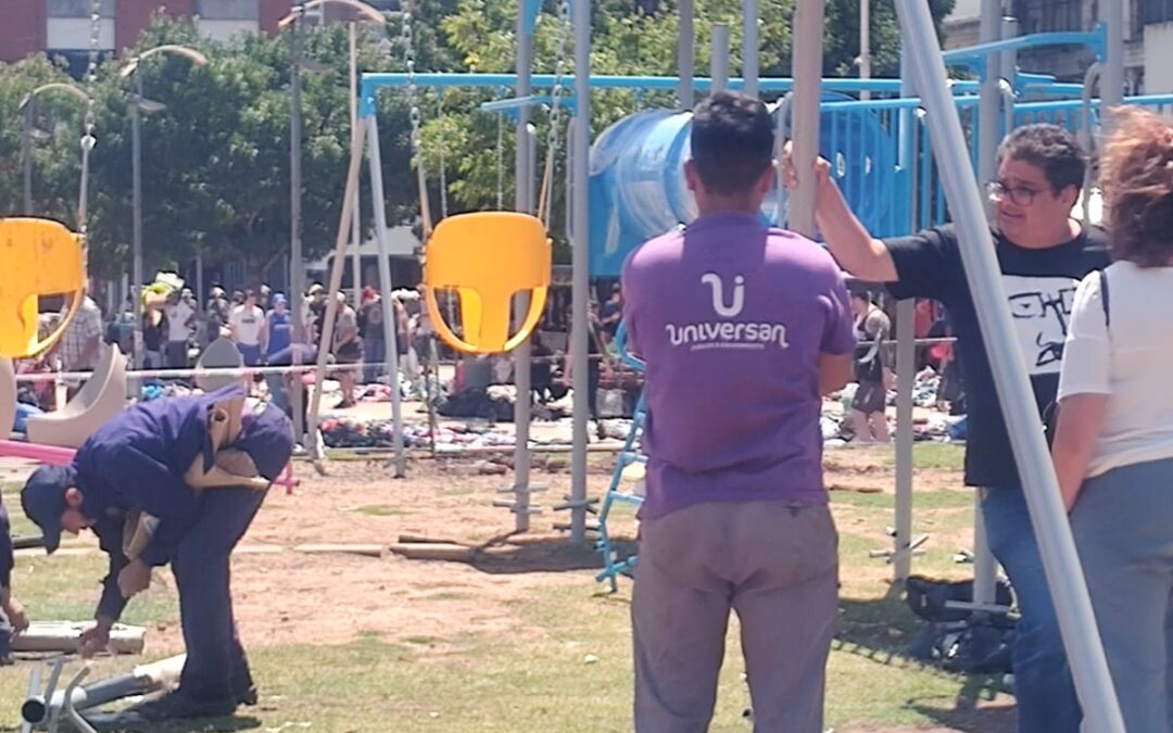 MORÓN: CAMBIOS EN LA PLAZA DE LA CULTURA: ESTAN COLOCANDO JUEGOS PARA CHICOS